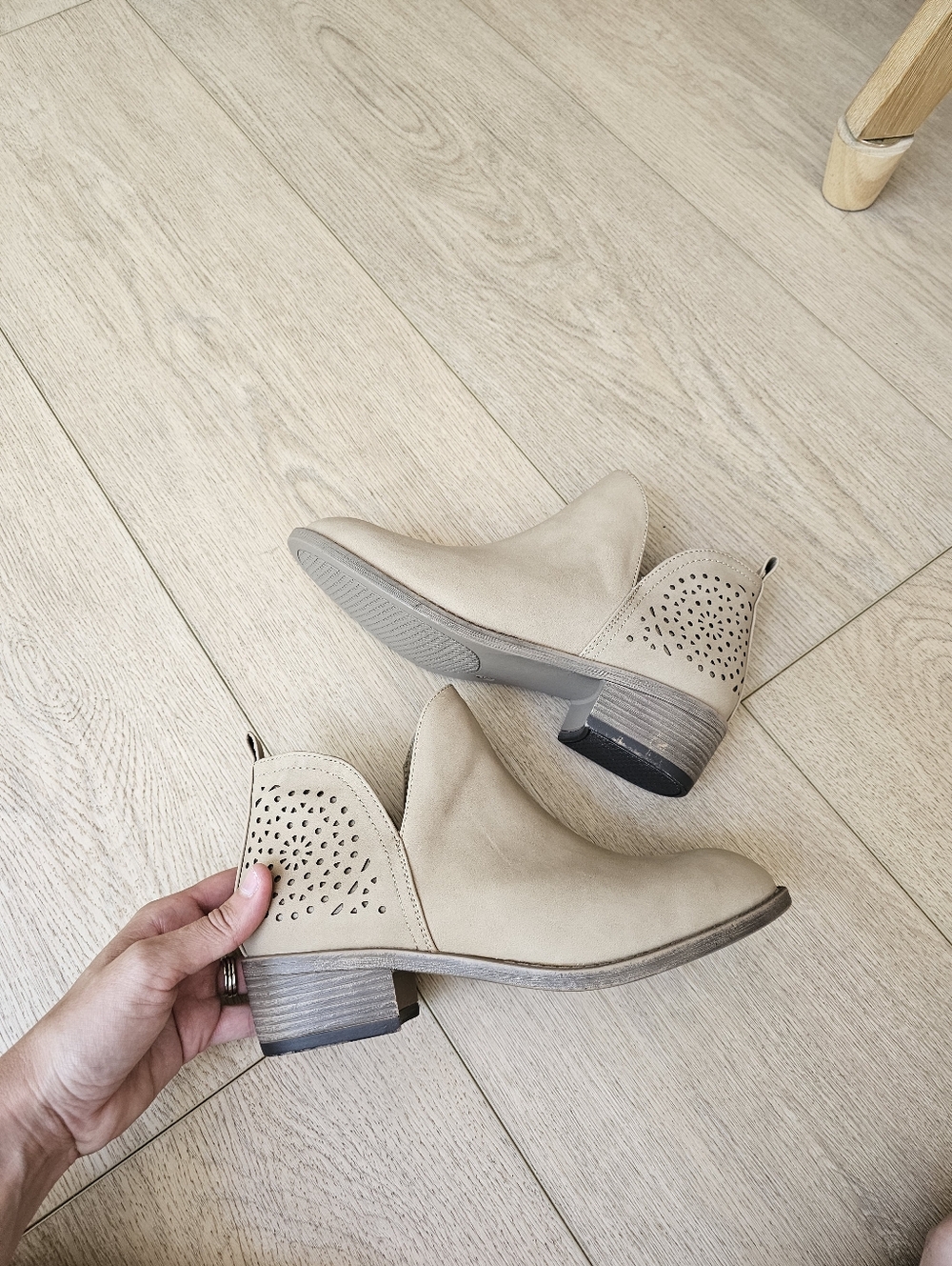 Vepose Perforated Light Tan Chunky Cutout Ankle Slip On Booties - Picture 9 of 9